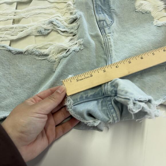 Good American Shorts Womens 16 Distressed Denim Frayed Hem Ripped GNISC206T1383 - Picture 8 of 8